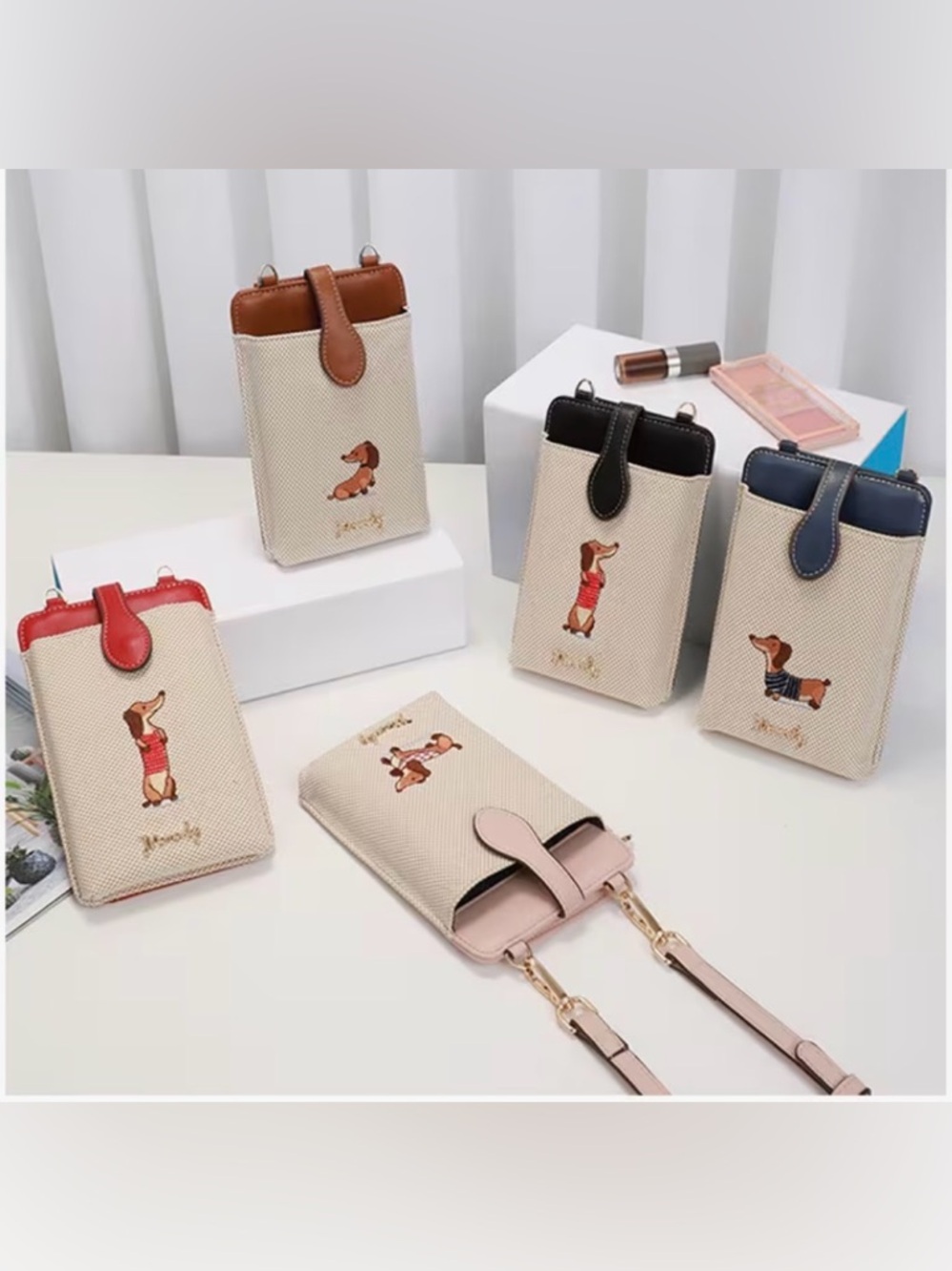 🚨Last 1 🚨New Embroidered Dachshund Crossbody Bags - Picture 8 of 12